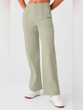 Alo Women's High Waisted On Point Moto Trouser | Limestone